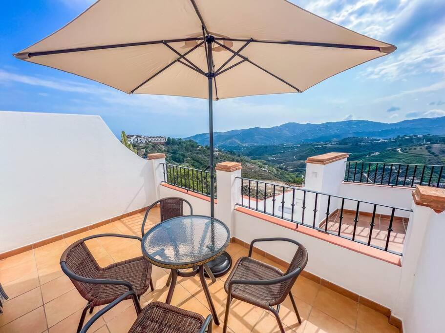 Modern 2 Bed Apartment With Pool In Frigiliana Extérieur photo