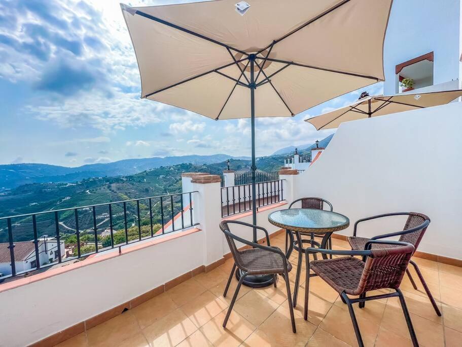 Modern 2 Bed Apartment With Pool In Frigiliana Extérieur photo