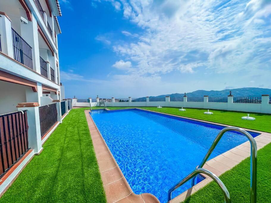 Modern 2 Bed Apartment With Pool In Frigiliana Extérieur photo