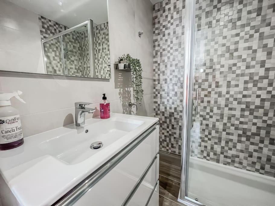 Modern 2 Bed Apartment With Pool In Frigiliana Extérieur photo